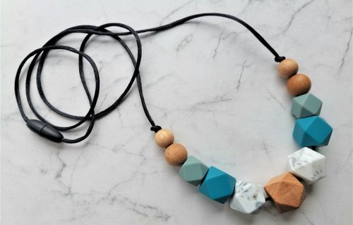 The Best Breastfeeding Necklaces That Every New Mom Should Try