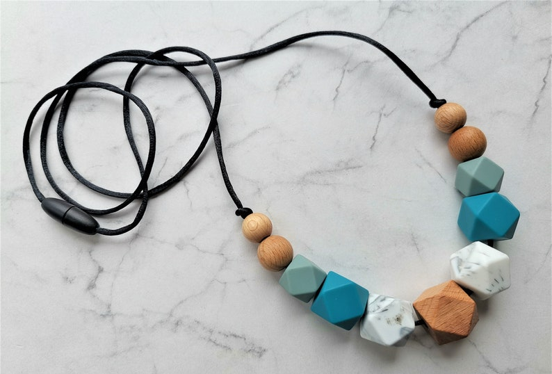 The Best Breastfeeding Necklaces that Every New Mom Should Try